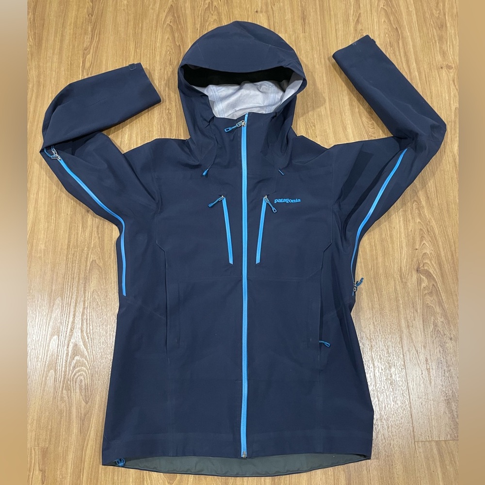 Patagonia Triolet Gore-Tex Dark Blue Rain/Ski/Snowboard Jacket, Men’s Medium